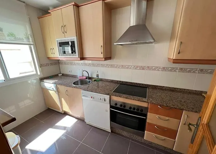 Junto Al Centro Y La Playa Con Garaje